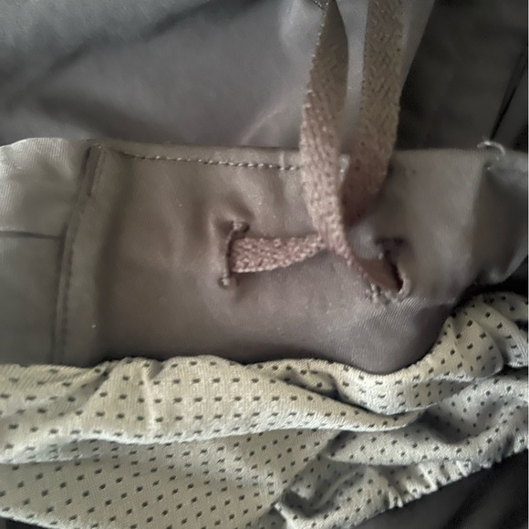 Under armour lined shorts - Picture 4 of 4